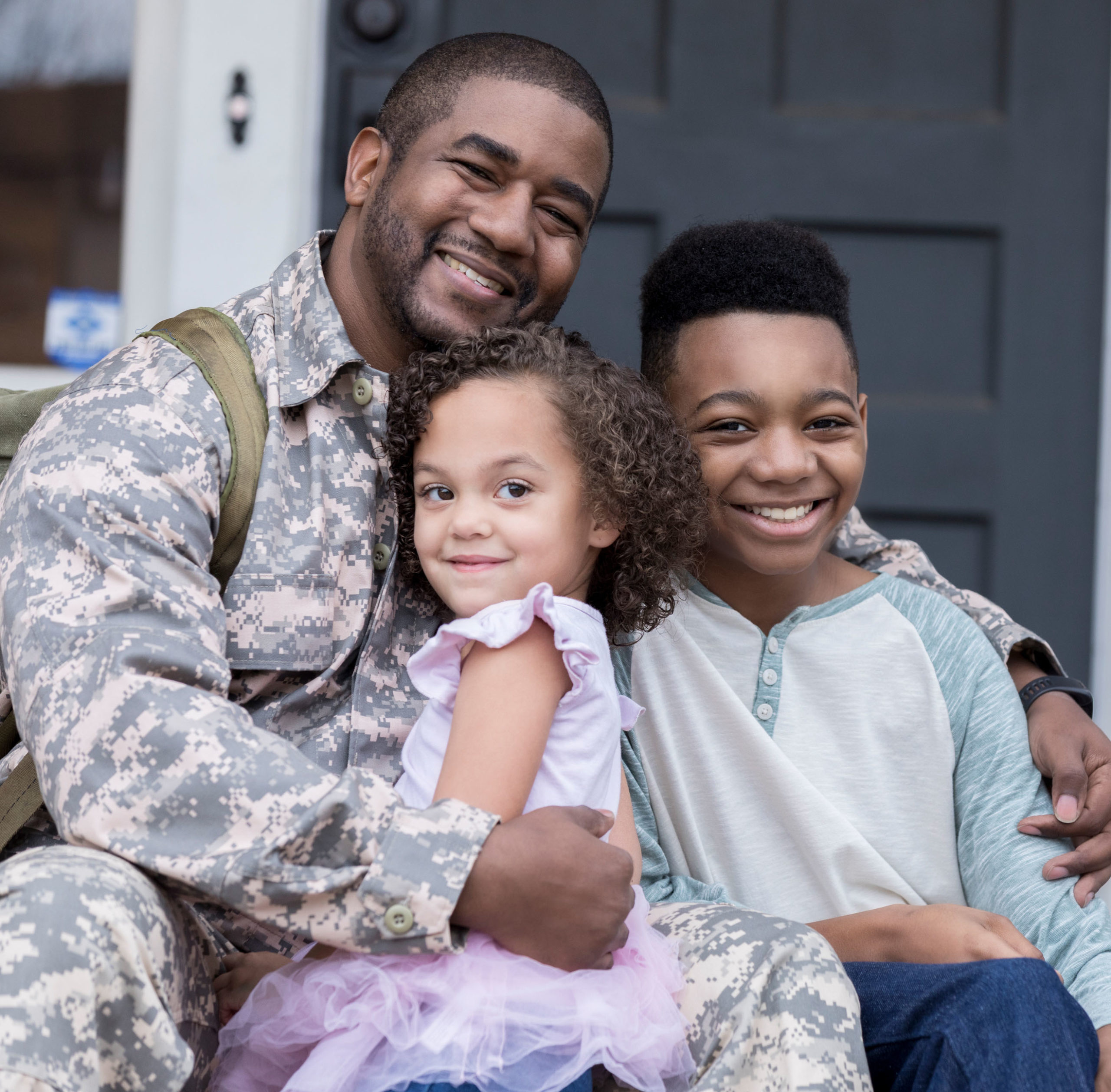 Military dad and his children