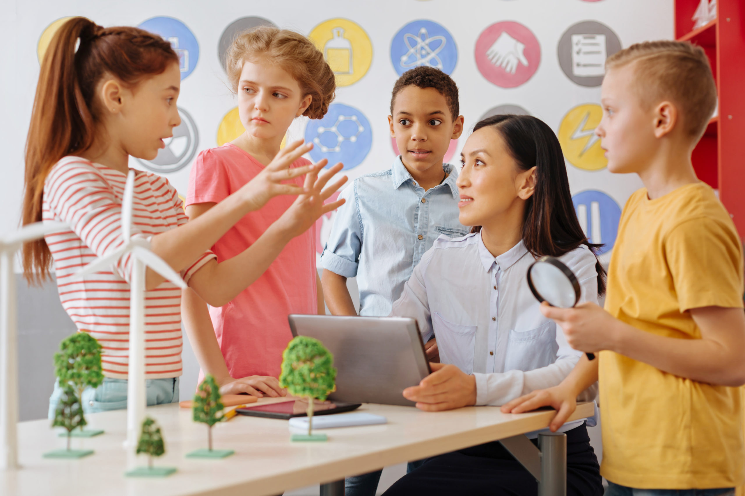 Children learn about science from their teacher
